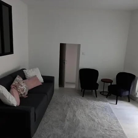 Tres Bel Apartment *